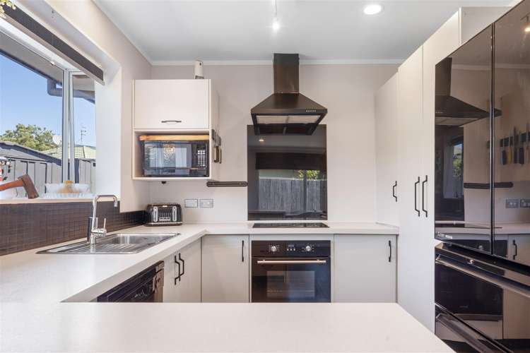 9 Vining Crescent Stoke_16