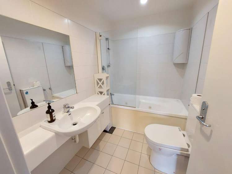 6J/205 Hobson Street 10015_10