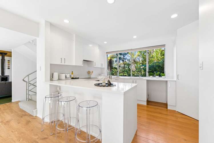 4 Puketutu Rise Hillsborough_30