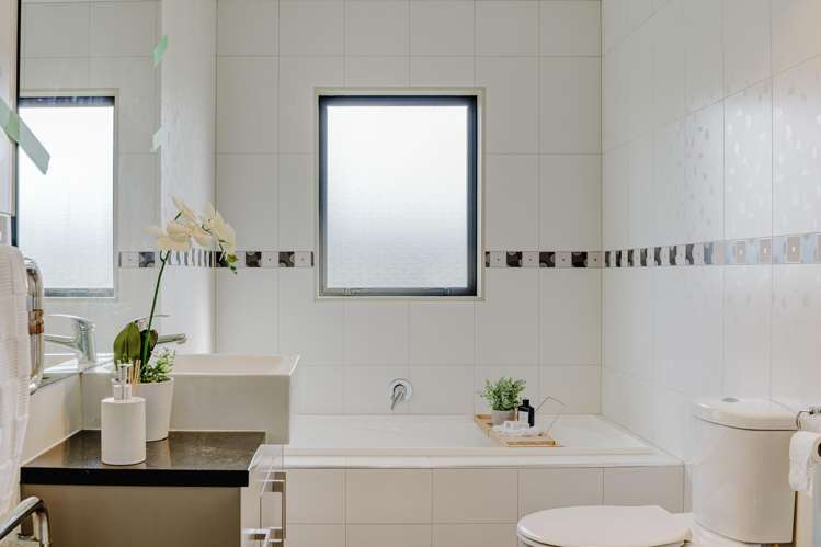 15 Chadwick Place Rototuna North_12