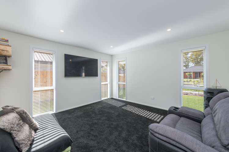 24 Oakdale Grove Richmond_8