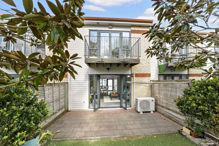 21/3 Ambrico Place New Lynn_3