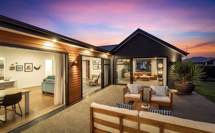 39 Dunlops Crescent Bottle Lake_1