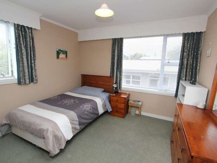 5 Queens Drive Allenton_9