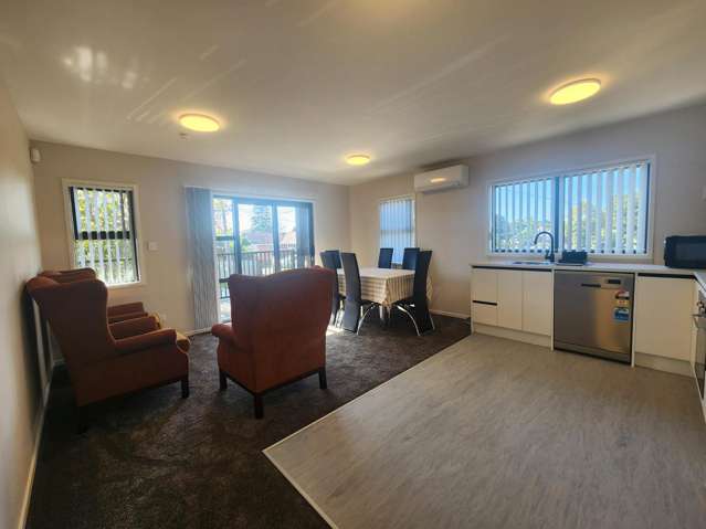 Semi- Furnished 2 Bedroom in Mount Wellington