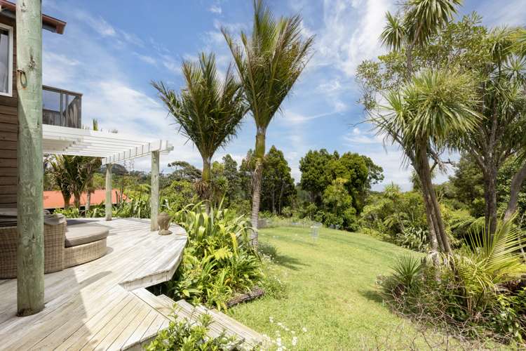 16 La Trobe Track Karekare_8