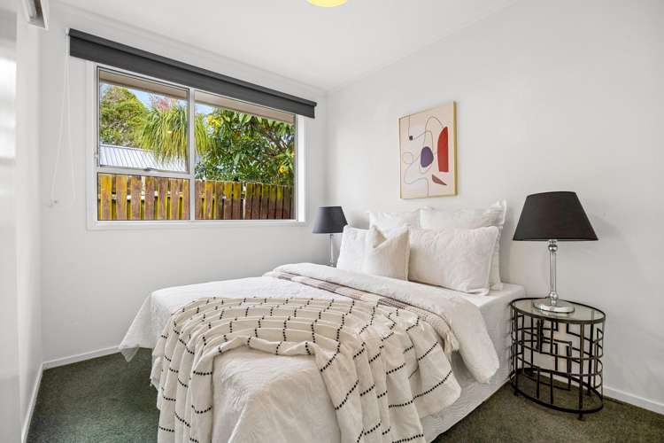 2/4 Aylmer Court Eastern Beach_11