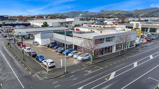 Stunning showroom or office space