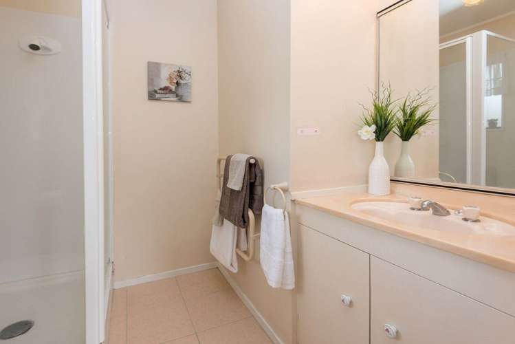 2/2 Channing Crescent Botany Downs_6