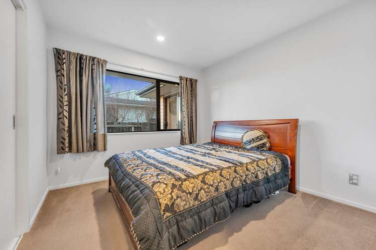 69a Solar Road Glen Eden_13
