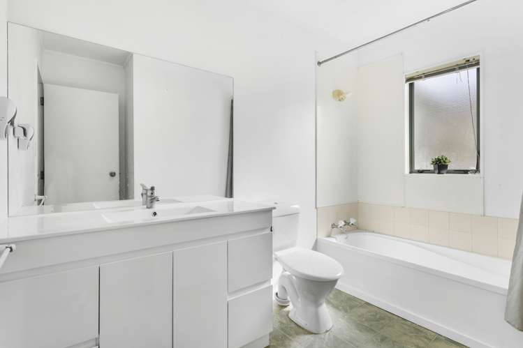 1/3 Saint Leger Close Huntington Park_9