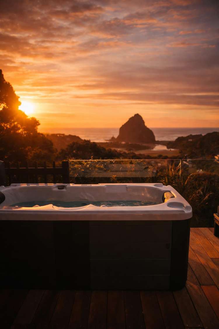 27 Glenesk Road Piha_26