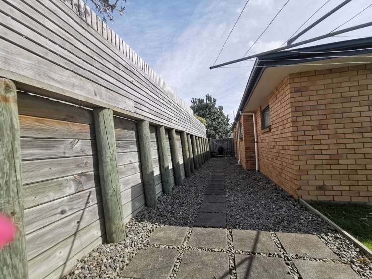 4 Byron Brown Place Otaki Beach_12