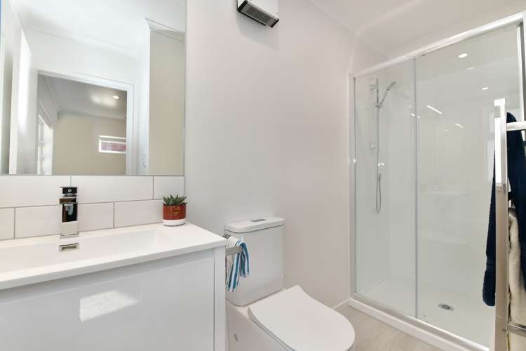 16b Forest Glen Orewa_12