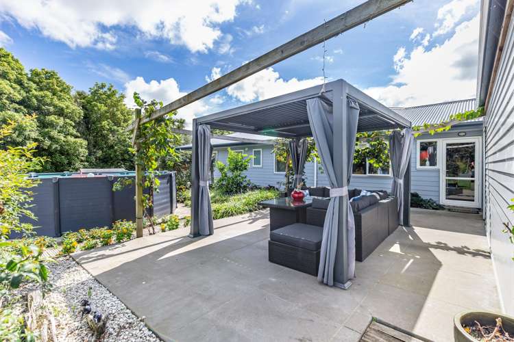 1098 Queen Street East Levin_14