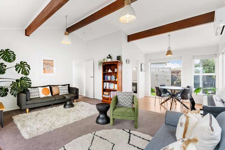 10 Loasby Crescent_2