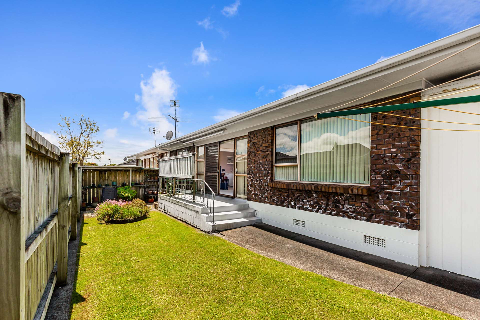 2/33 Swanson Road Henderson_0