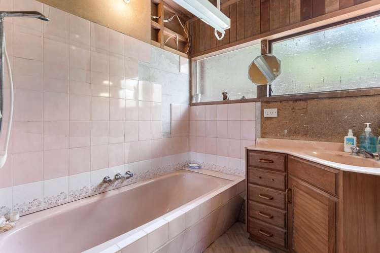 73 Attwood Road Paremoremo_15