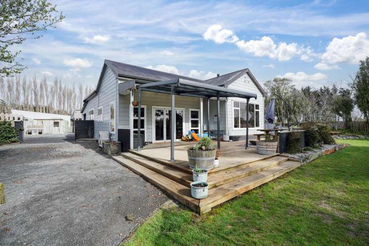 70 Pomona Road East_0