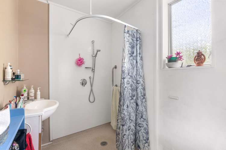 2/117J Seaview Road Westown_10