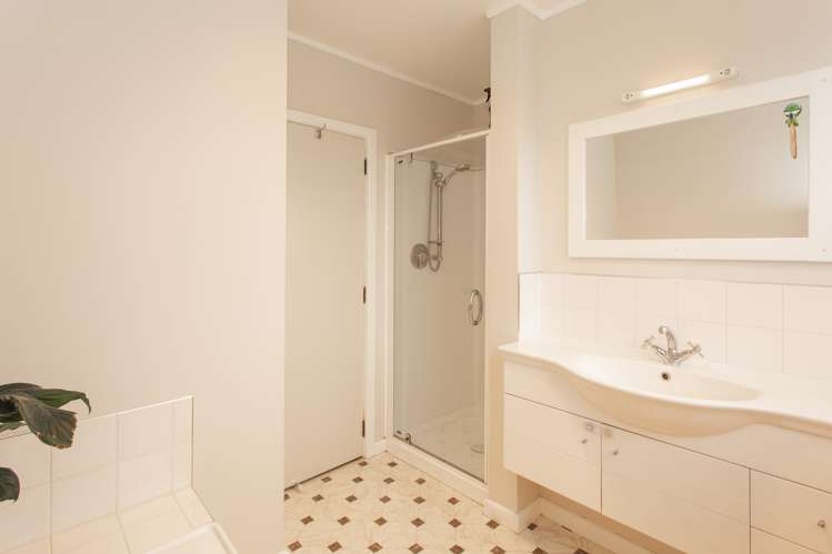 110 Middle Road Allenton_12