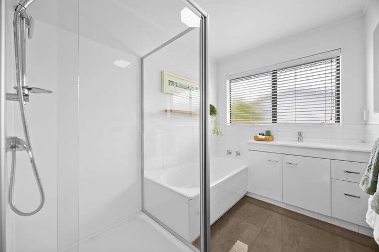 3 Pinewood Grove Botany Downs_10