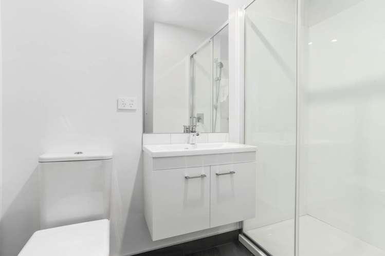 4/10 Shamrock Lane Te Atatu Peninsula_9