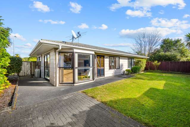Single Level, Stand Alone with Garage & Private