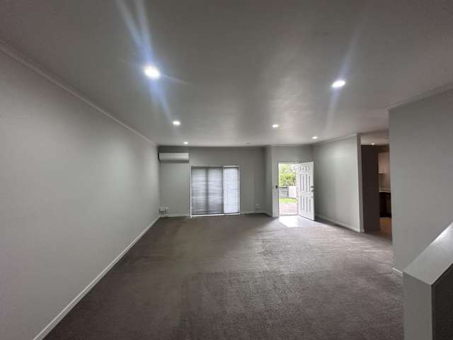 4/10 Salford Crescent Flat Bush_1