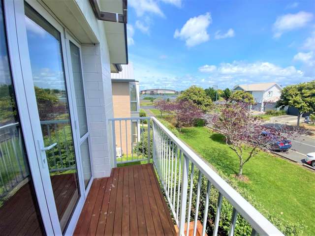 Family property in the heart of Takanini Addis...