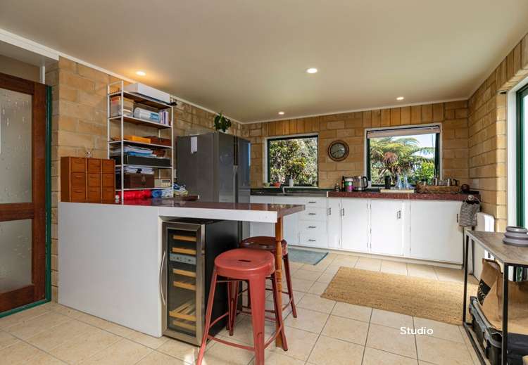 6 Berridge Road Muriwai Beach_16