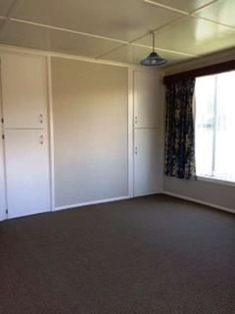 4 Lowe Street Avenal_5