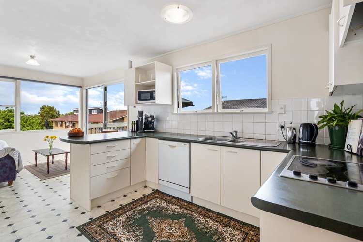 2/20 Holdaway Avenue Northcote_11