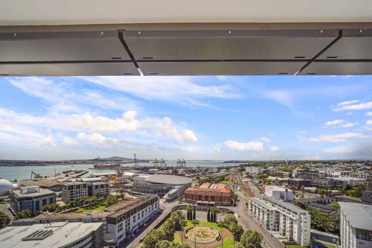 13B/100 Anzac Avenue 10015_18