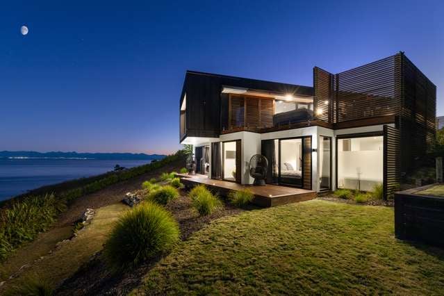 A Seamless Blend of Sophistication & Serenity