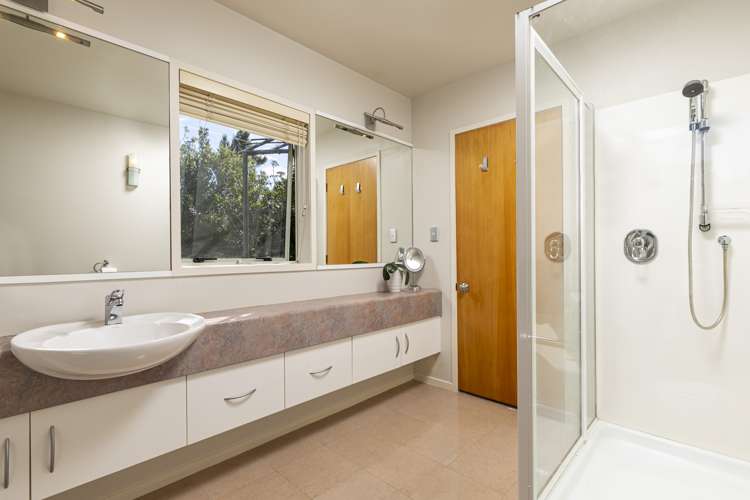 32 Te Araroa Drive Paremoremo_7