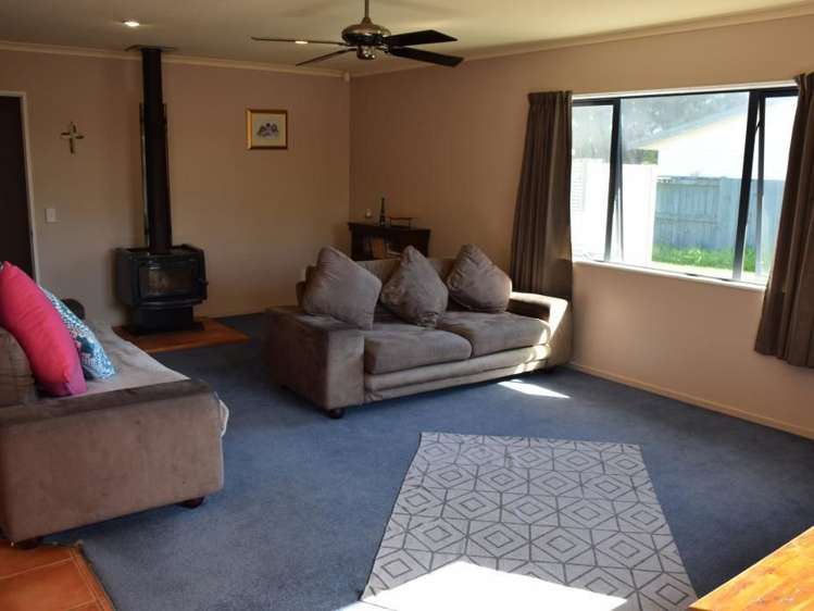 9 Caughley Avenue Otaki Beach_5
