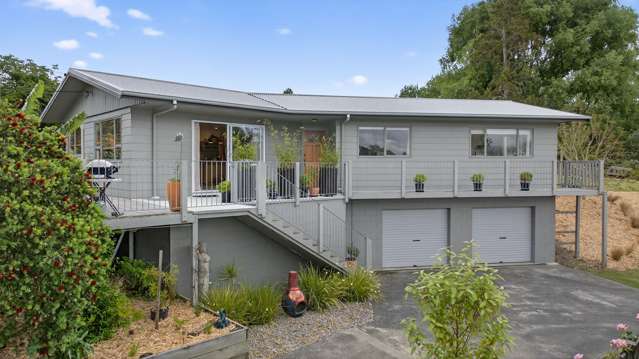 Relaxed Living - Walk to Paparoa Village!