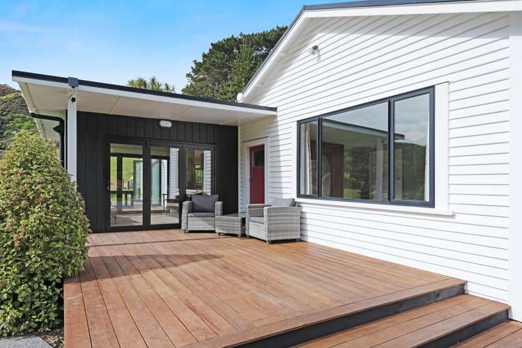 541 South Makara Road Makara_9