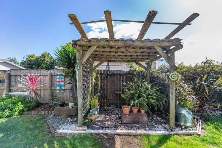 12b Douglas Street Levin_12