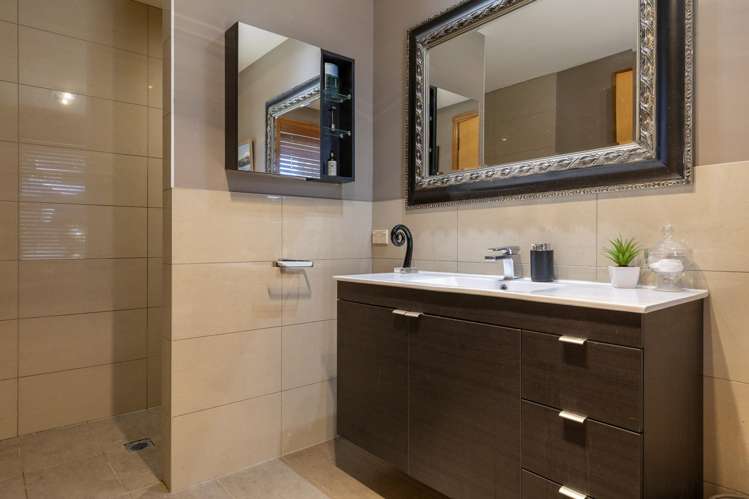 2/41 Mapara Road Acacia Bay_13