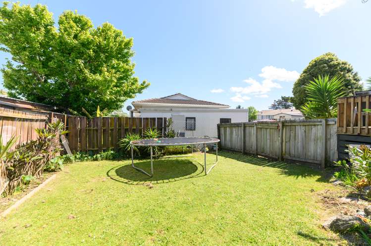 1/11 Bundena Place Clendon Park_10