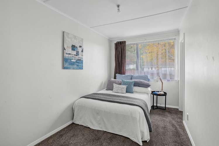 6 Boyd Grove Naenae_15