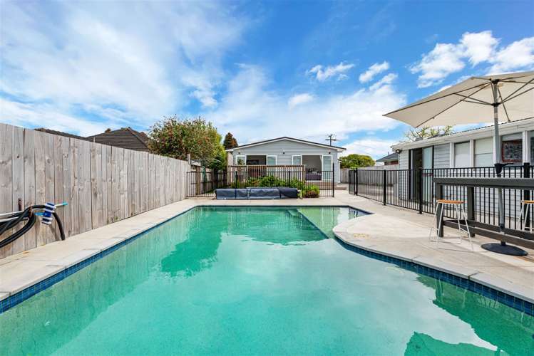 25 Tiroroa Avenue Te Atatu South_23