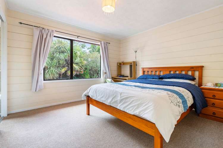 2/106 Bradbury Road Botany Downs_9