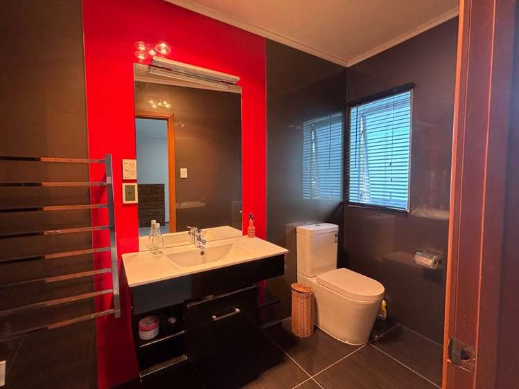 64 Edgewater Drive Pakuranga_1