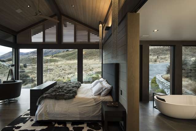 Laura Heynike: How to turn your plain ski cabin into a luxurious lodge