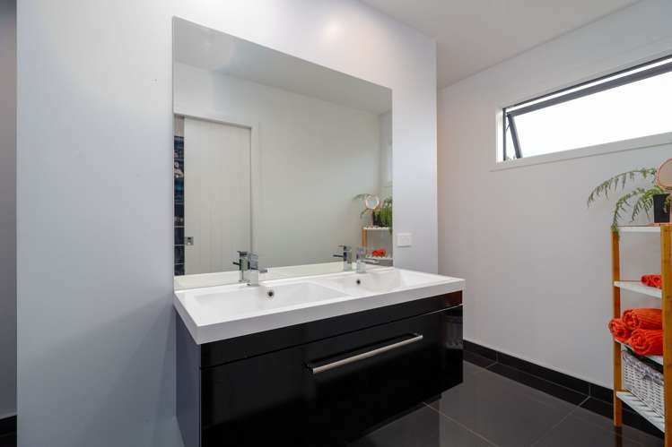 66 Fairose Drive Richmond_13