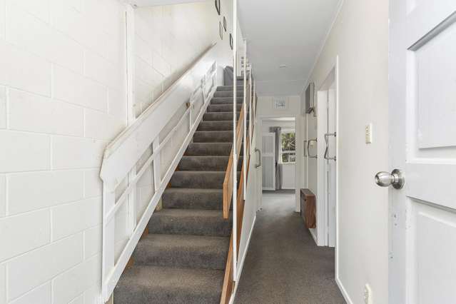 6 Cyril Way Paparangi_3