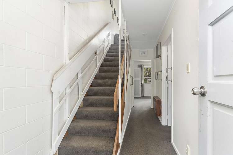 6 Cyril Way Paparangi_3